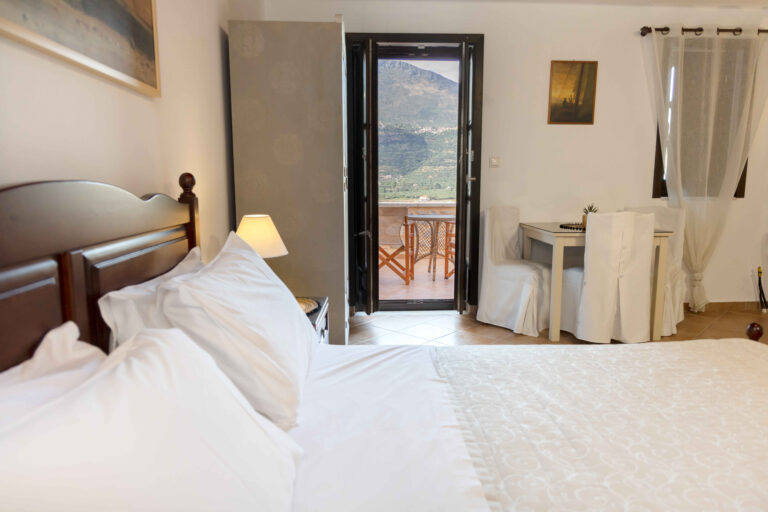 Comfort Studio with Sea View in Neo Oitylo